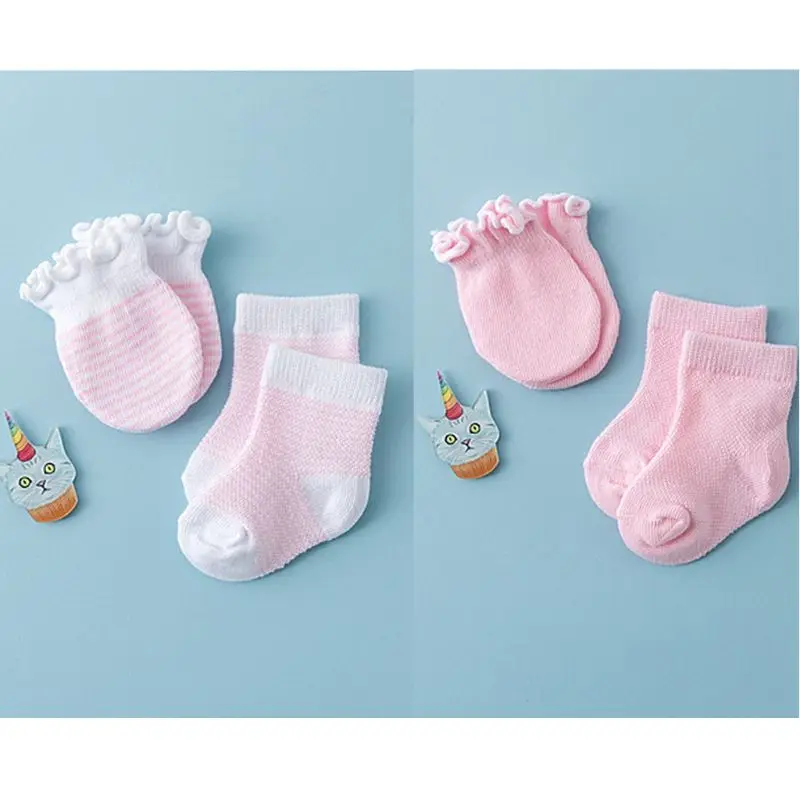 Newborn No Scratch Mittens with Infants Socks Unisex Preemie Gloves Set