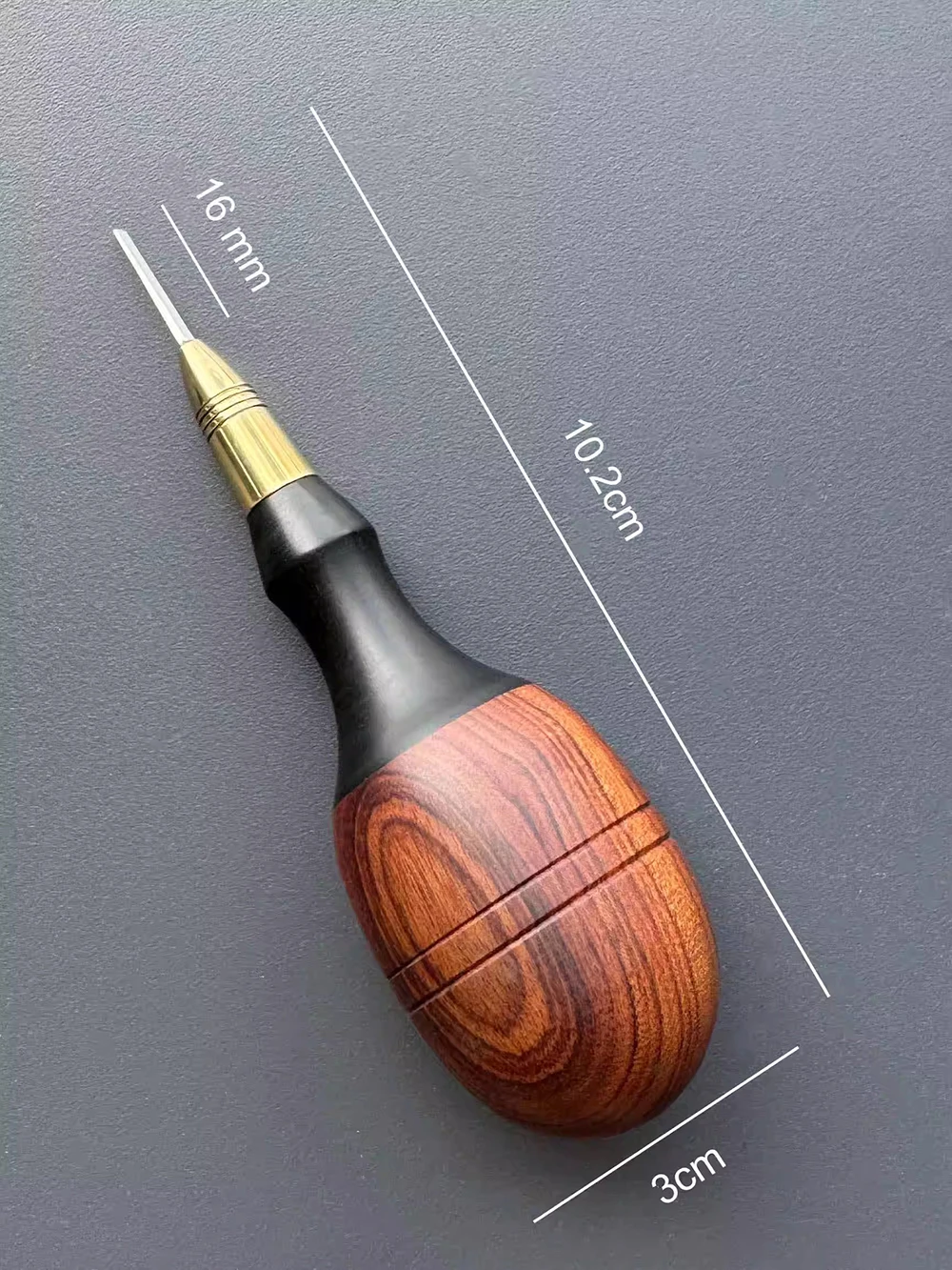 Мен ваннада шпиондық жасадым, содан кейін оны трахстадым.