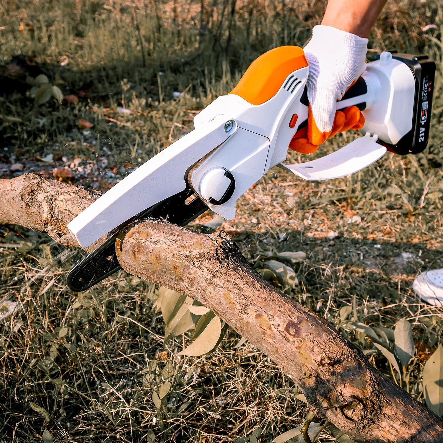 21V 6 Inch Electric Chainsaws Rechargeable Mini Handheld Branches Trimming Saw Portable Woodworking Electric Saw Cutting Tool mini chainsaw electric chainsaw electric saw