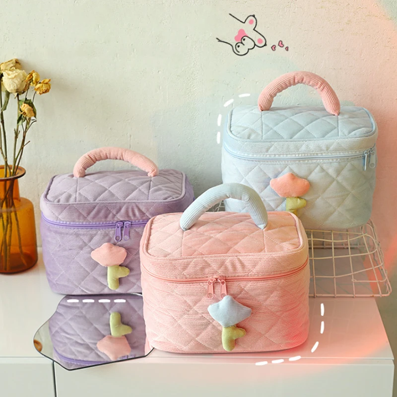

Fashion Large Capacity Women Cosmetic Bag Tulip Flower Pouch Travel Zipper Bags Portable Storage Make Up Toiletry Organizer