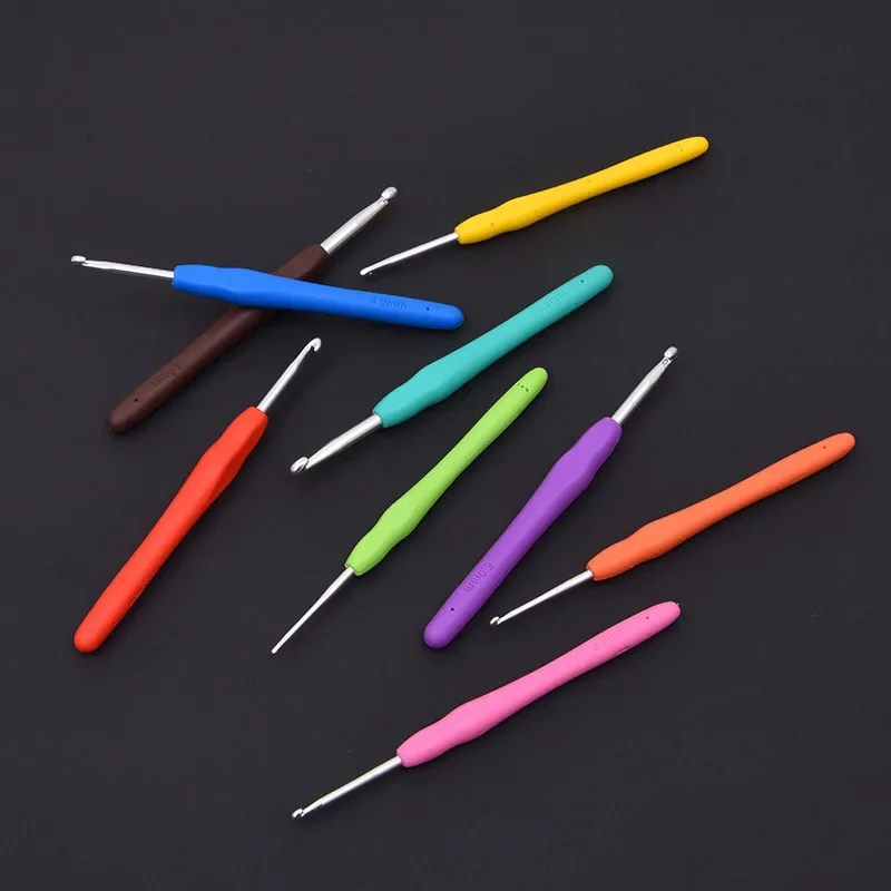 Hand knitted Rainbow Soft handle Crochet Hooks Set TPR & Aluminum Material with Yarn Needles