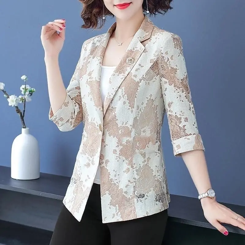 Mom's Spring Summer New Small Suit Coat Fashionable Upscale Lace Hollow Button Pocket Splicing Casual Versatile 3/4 Sleeve Coat