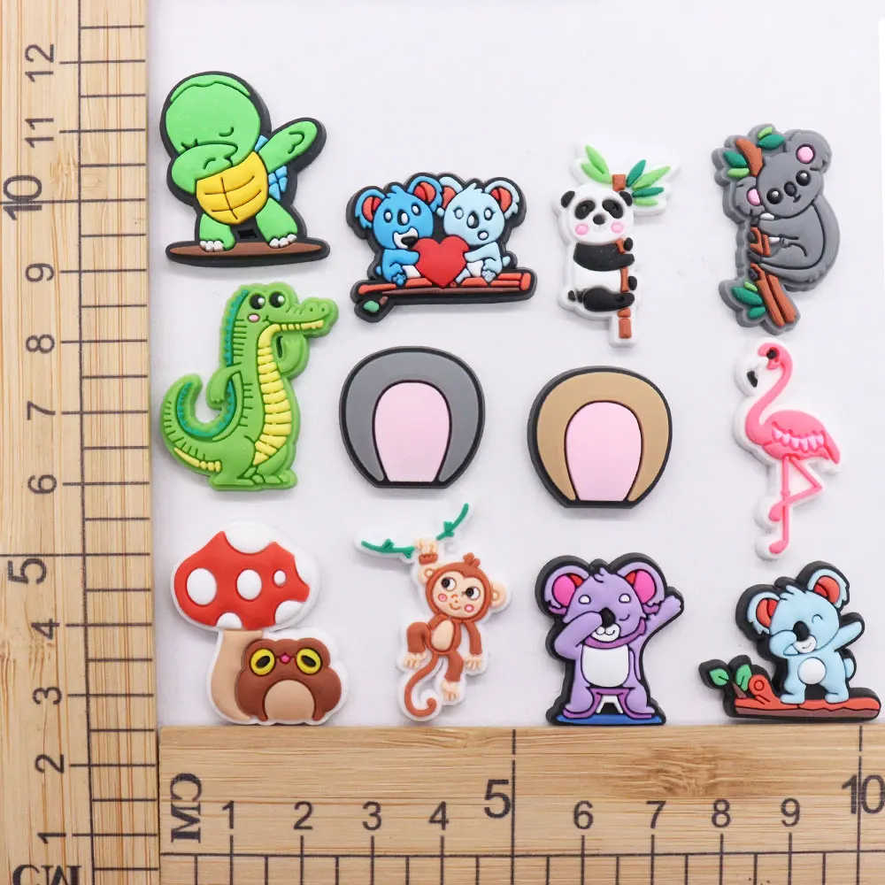 

Mix 50pcs PVC Cartoon Animal Croc Jibz Fit Wristbands Kawaii Koala Turtle Dinosaur Flame Bird Panda Monkey Decorations for Band