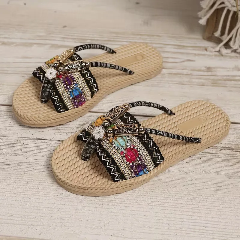 أحذية نسائية مسطحة جديدة لصيف 2026 أحذية كاجوال على الموضة صنادل خفيفة الوزن مقاومة للاهتراء في الهواء الطلق