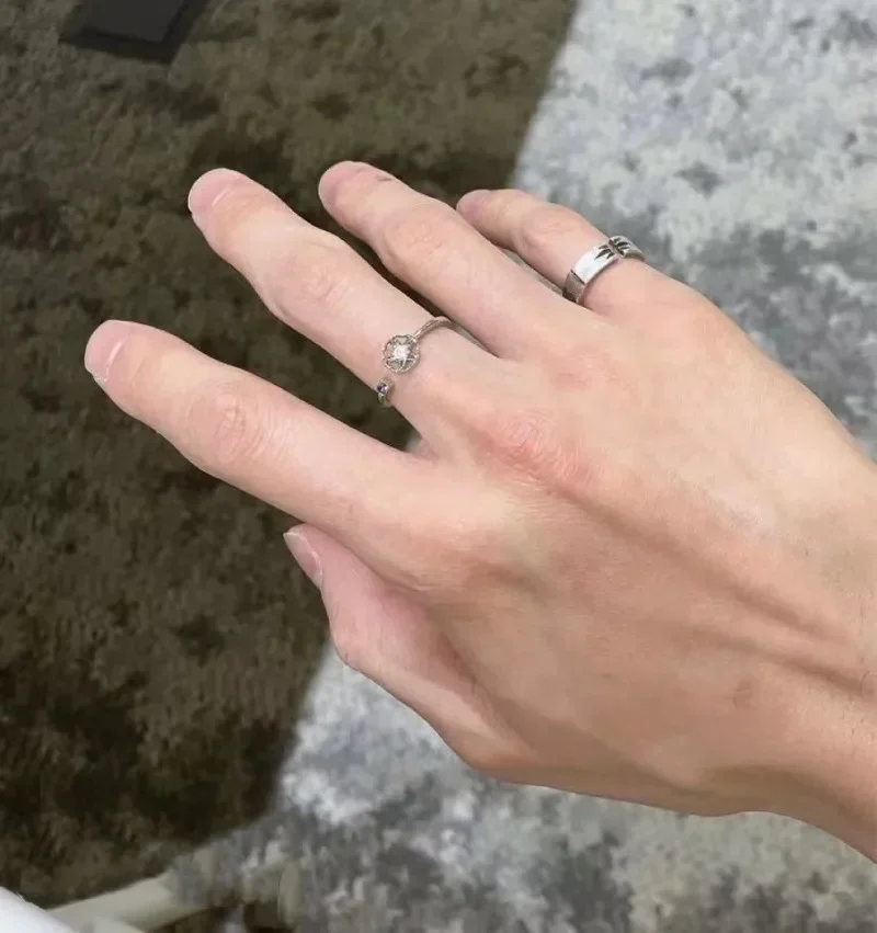 Korean Version of The New Felix Peripheral Metal Flower Ring Trend Men and Women Jewelry Lovers Accessories Gift 4