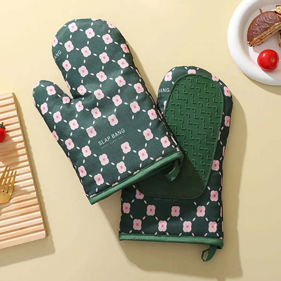 Insulated Gloves 2PCS Oven Silicone Gloves High temperature anti-scald and non-slip kitchen microwave oven dessert baking gloves