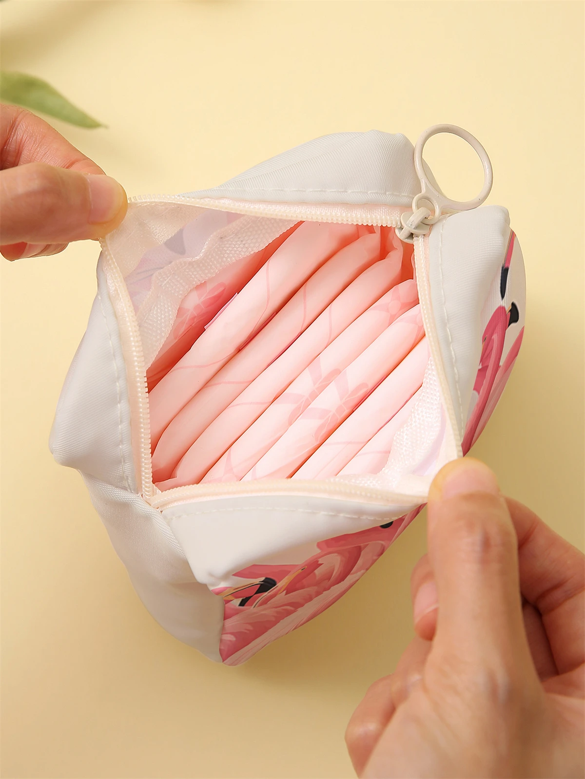 Flamingo printed sanitary napkin storage bag, women's lightweight tissue bag, sanitary tissue bag