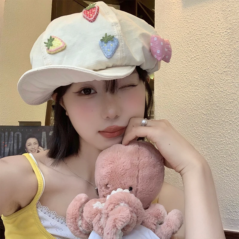 여성용 달콤한 딸기 디자인 레트로 짧은 챙 뉴스보이 모자, 용수철 및 여름 캐주얼, 다목적 자외선 차단 클라우드 베레모