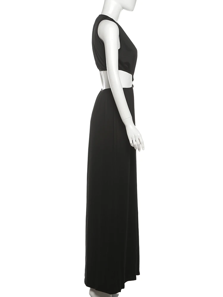 Profil latéral de la robe longue ajustée sans manches