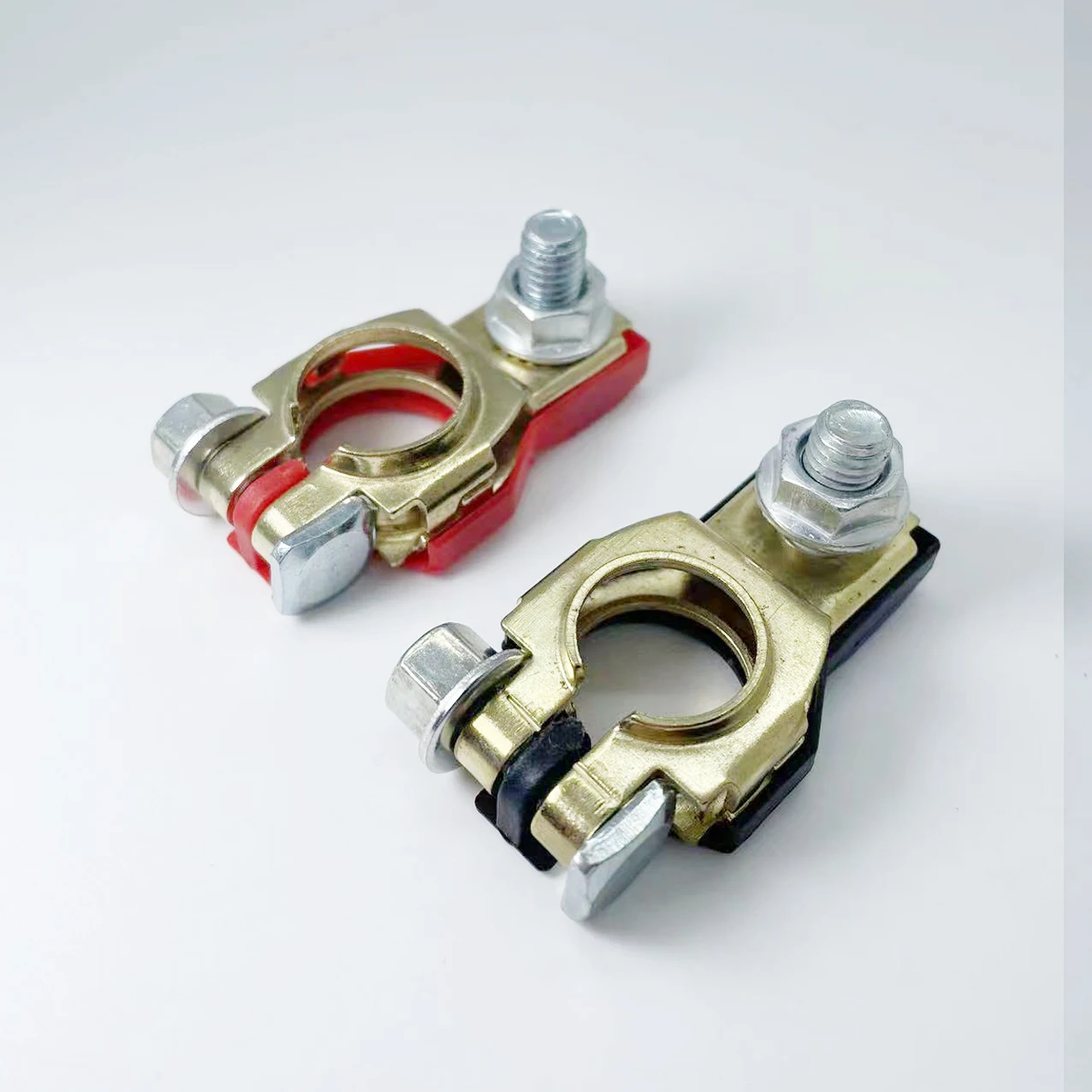 1 çift araba akü terminali Hızlı bağlantı kesme otomatik kabloları konnektörler Kelepçeler 12V 24V Terminal Kelepçesi 4 Yollu Araç Aküleri Üst Direk