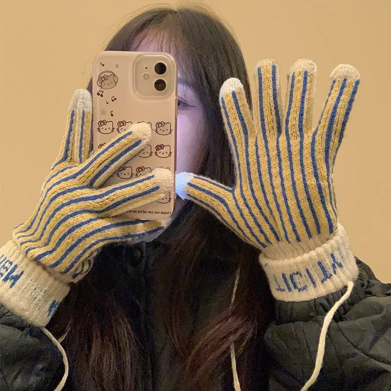 Winter Velvet Thickened Student Cycling Anti Cold Retro Striped Knitted Yarn Women's Gloves  Convenient  and  Practical