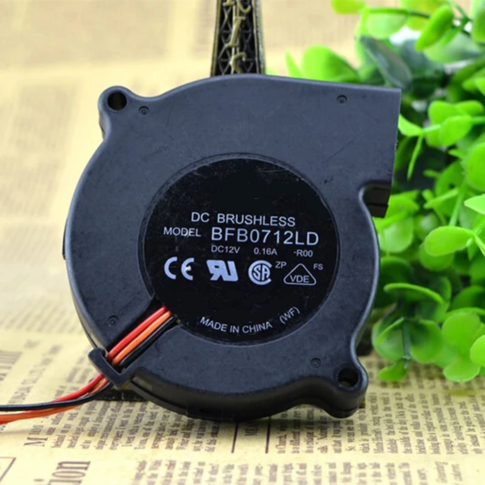 

3-проводной охлаждающий вентилятор BFB0712LD DC 12 В 0.16A 7020 70x70x20 мм