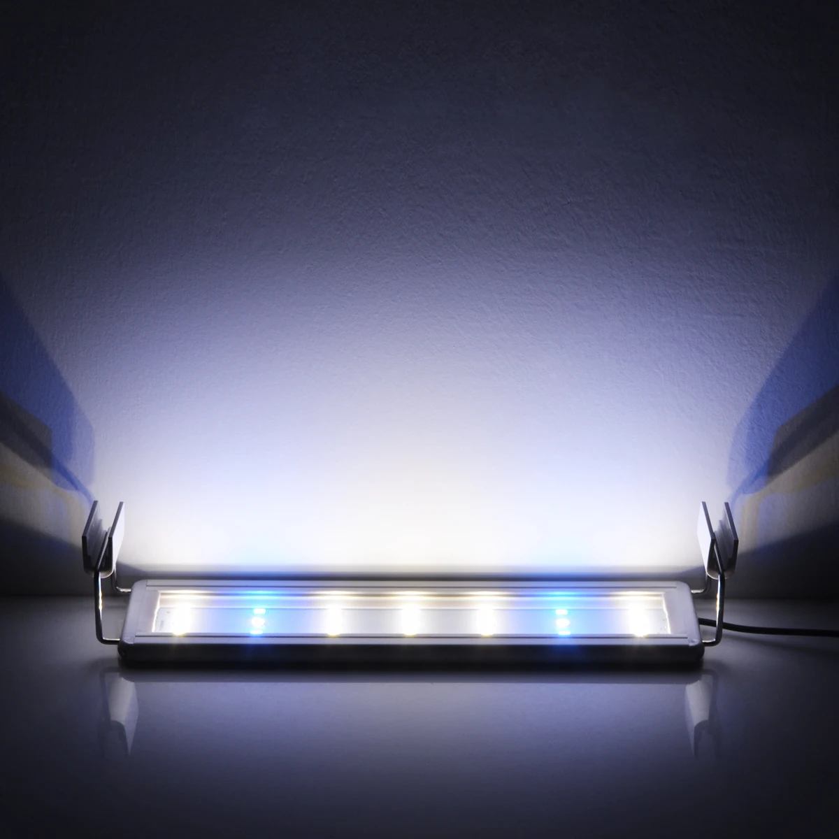 Aquarium led light Super Slim Fish Tank Aquatic Plant Grow Lighting Waterproof Bright Clip Lamp Blue LED 18-72cm for Plants 220V