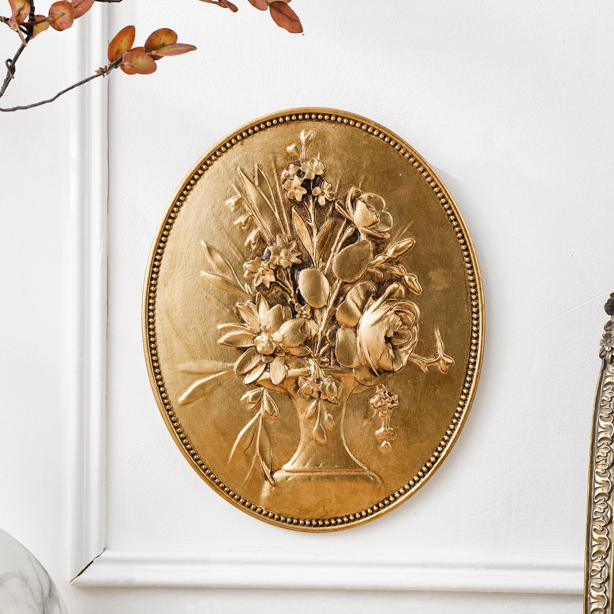 1PC, gold oval imitation relief carved resin material pendant, suitable for family hotel decoration and photography props