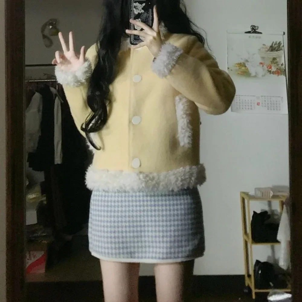 

Lamb wool collision color long-sleeved warm jacket + plaid temperament package hip half-body skirt suit winter Mori pure desire
