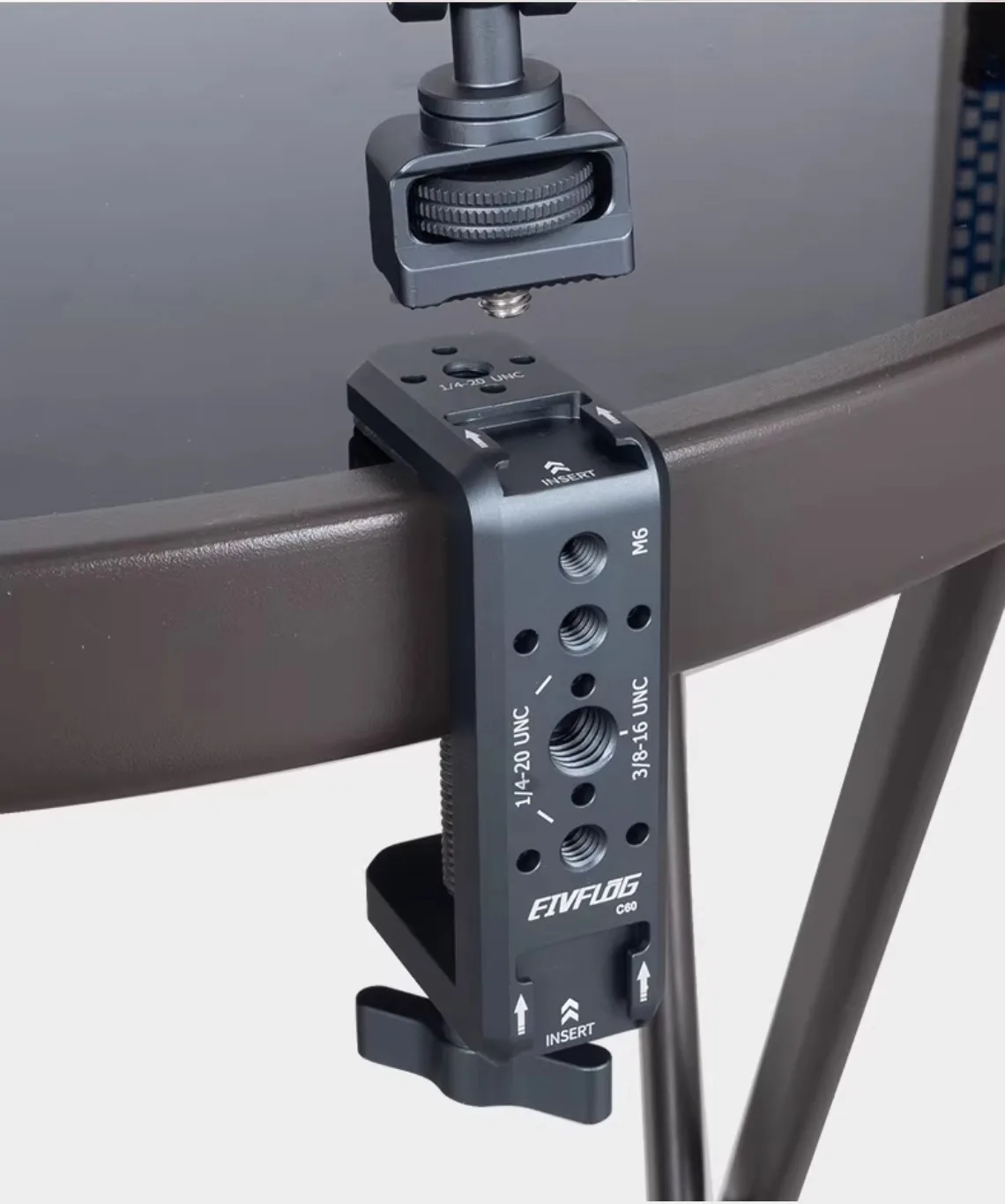 תושבת שולחנית למצלמת DSLR לסטודיו לצילום - מעמד תאורה