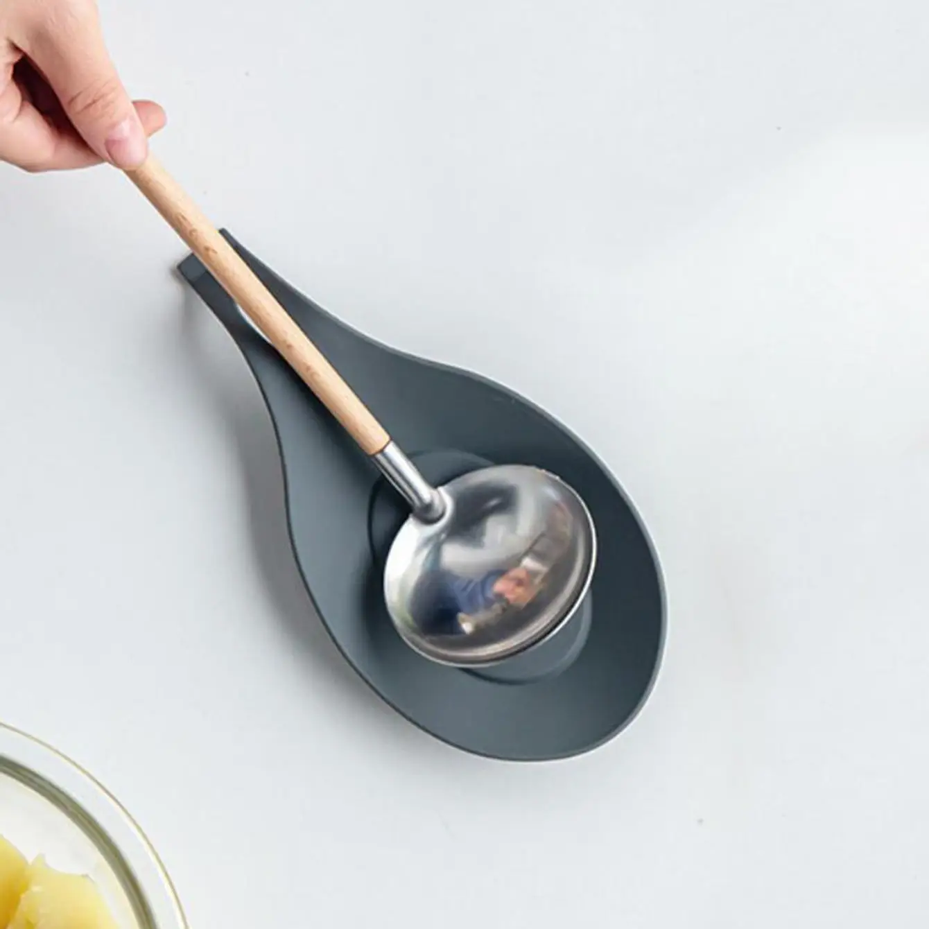 1pc-Silicone Spoon Rest Pad Food Grade Silica Gel Spoon Heat Resistant Put Mat Device Kitchen Utensils kitchen dishes