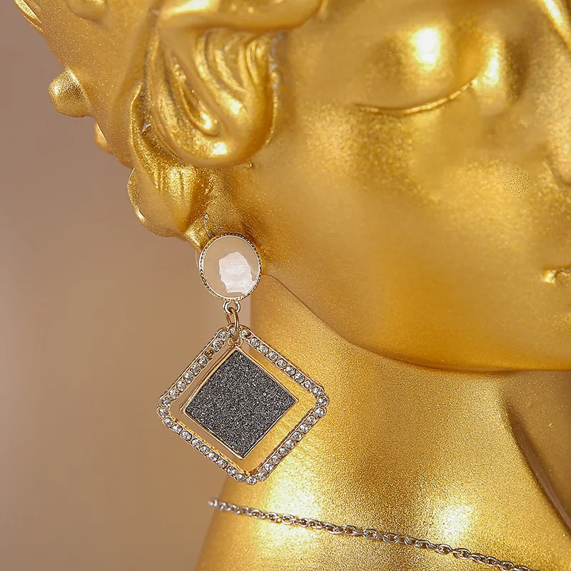 New Resin Necklace Earrings Holder Mannequin Bust Stand Model Shop Jewelry Display Organizer For Young Lady's Head