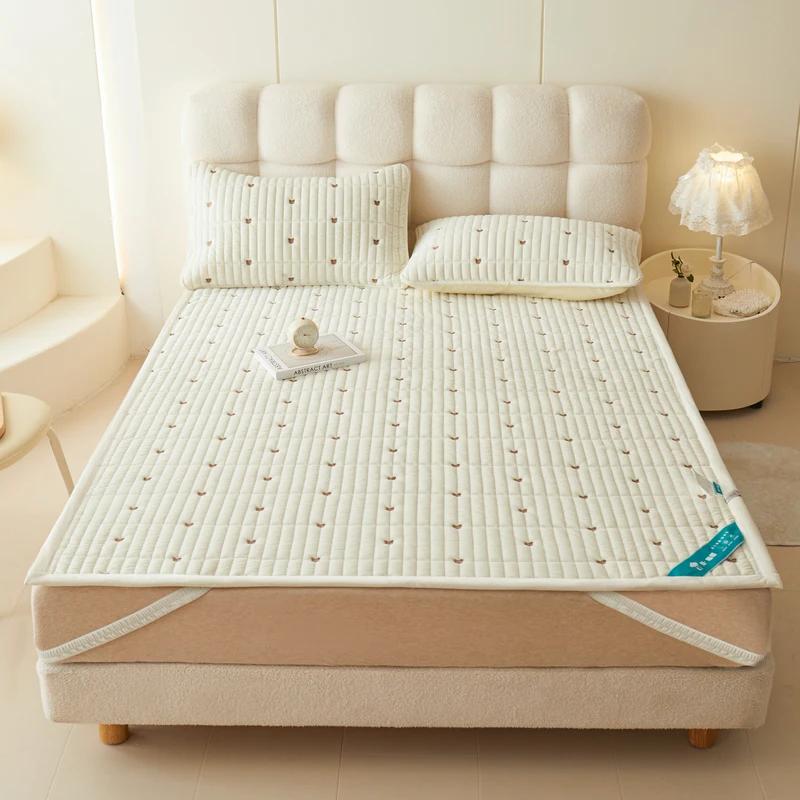 1pc Solid Color Milk Velvet Mattress Pads Winter Warm Four Corners With Elastic Band 매트리스커버 Soft Bear Embroidery 200X200CM 야전침대