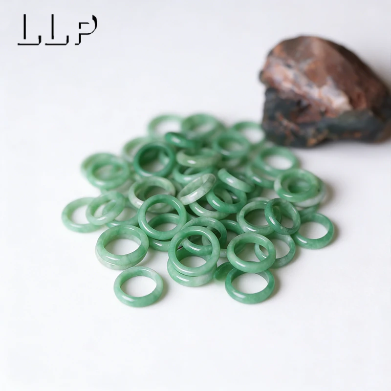 Luxurious Natural Jade Green Emerald Ring – Versatile Elegance