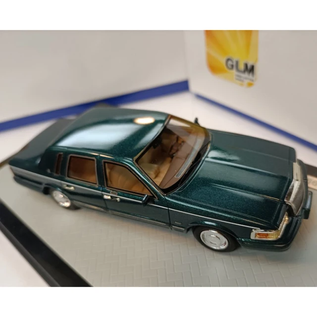 1/43 GIM製 1997 Lincoln TownCar Limousine 1/43 GIM製 1997 Lincoln TownCar Limousine Great Lighting