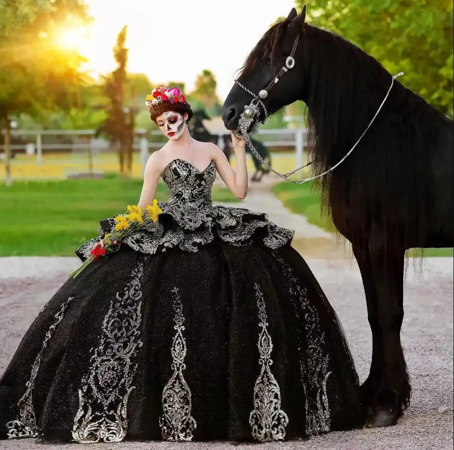 

Блестящее винтажное черное платье Quinceanera, мексиканское милое платье с блестками и аппликацией в виде сердечка на шнуровке на день рождения 16, Vestidos De 15