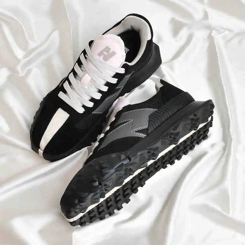 Football Shoes Classic Sports Sneakers for Men and Women Durable Non-Slip Running Shoes
