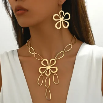 Klassisches 2-teiliges Damen-Set mit hohlem Anhänger, Halskette und Ohrringen, inklusive hohler ovaler Kette und Schlüsselbeinkette