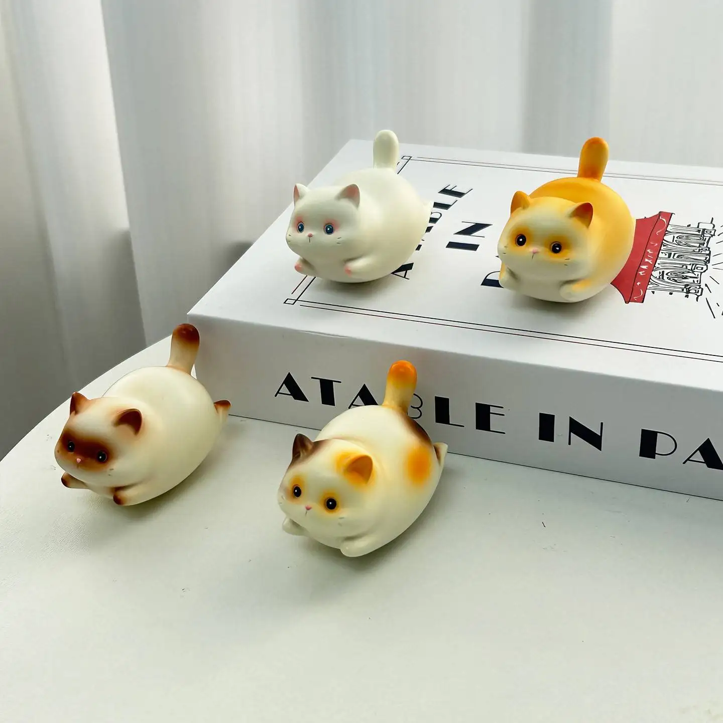 귀여운 고양이 데스크탑 장식품 스트레스 해소 사무실 장식 거실 입구 장식 창의적인 힐링 작은 장식품 레진 소재