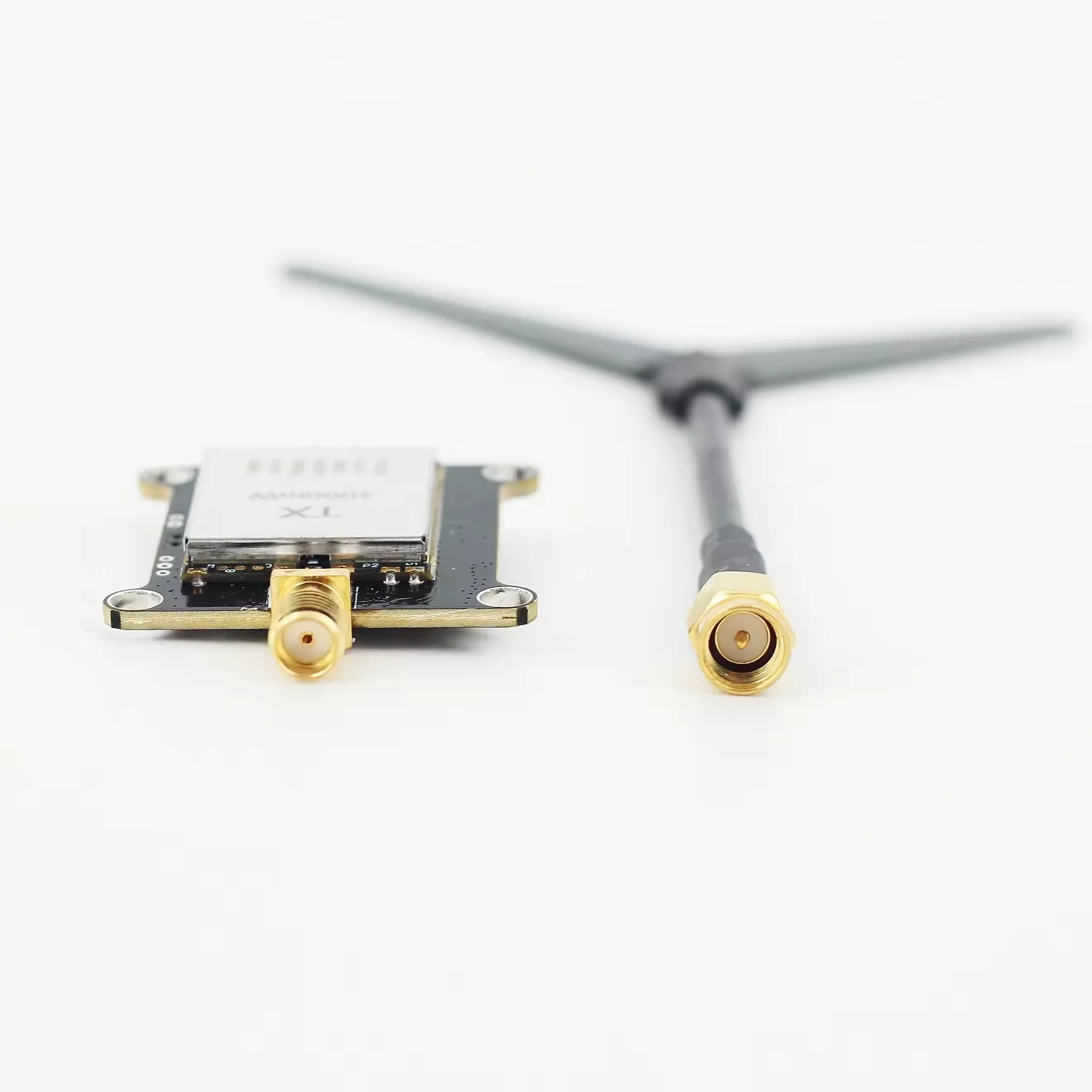 Détail des boutons et de l'écran OLED sur l'émetteur vidéo 9CH pour drone FPV.