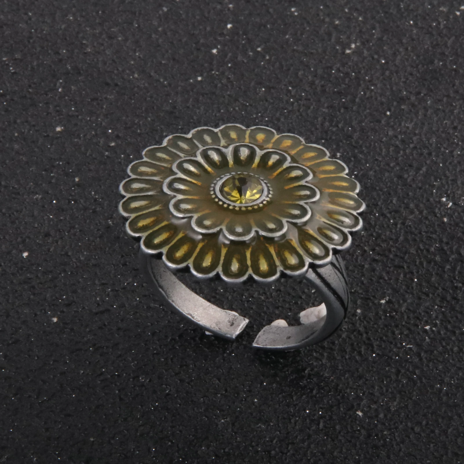 Game Souls Ring Men Women Adjustable Rings Dark Gemstone Rings Chloranthy Badge Metal Ring Fans Cosplay Jewelry Accessories 2