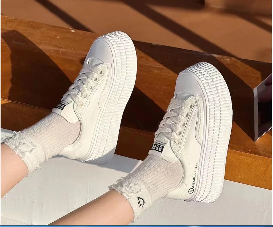 

Женские кожаные туфли на толстой подошве, маленькие белые летние туфли, новые маленькие повседневные туфли с приятным узором