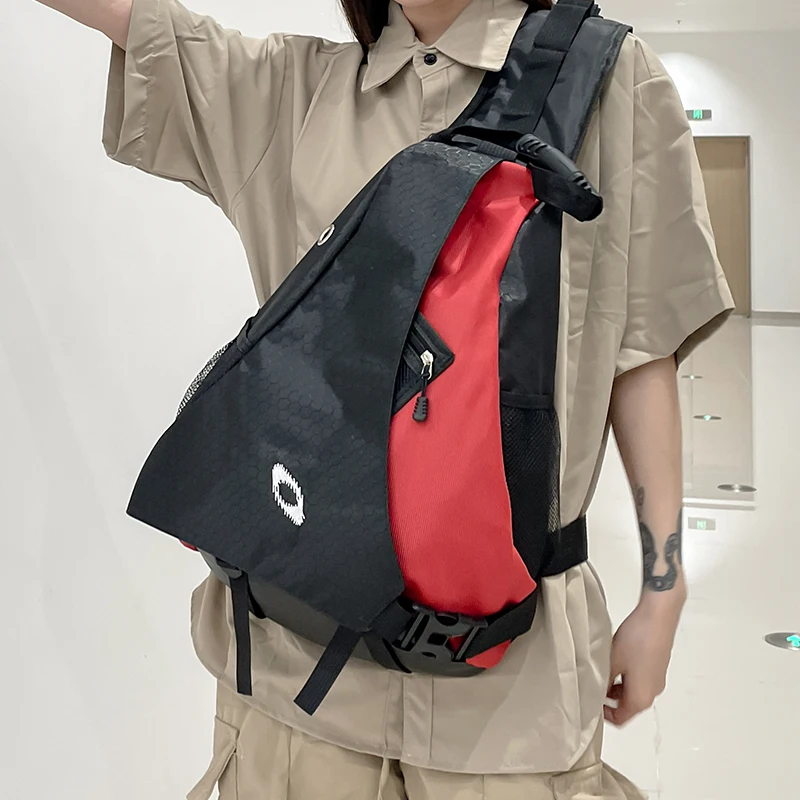 Large capacity chest bag, large capacity side back crossbody bag, multiple pockets, suitable for outdoor sports, travel and cycl