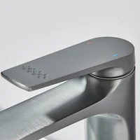 ก๊อกน้ำอ่างล้างหน้าสีดำสำหรับอ่างล้างหน้าสองรูในครัว สแตนเลส อุปกรณ์ก๊อกน้ำฝักบัว อุปกรณ์ผสมน้ำร้อนน้ำเย็น 3