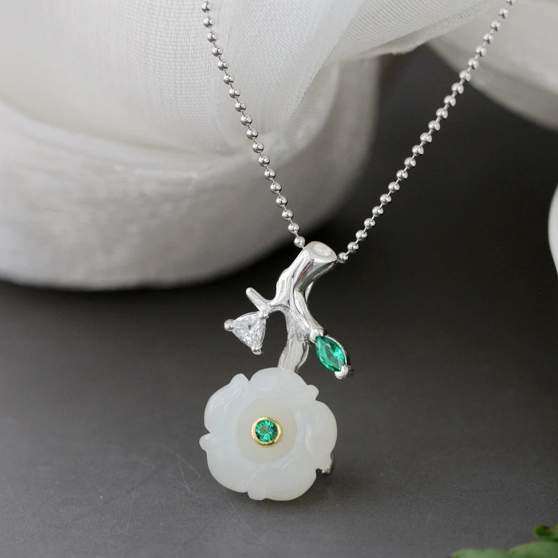 

Подвеска из серебра 925 пробы в виде цветка из белого нефрита
