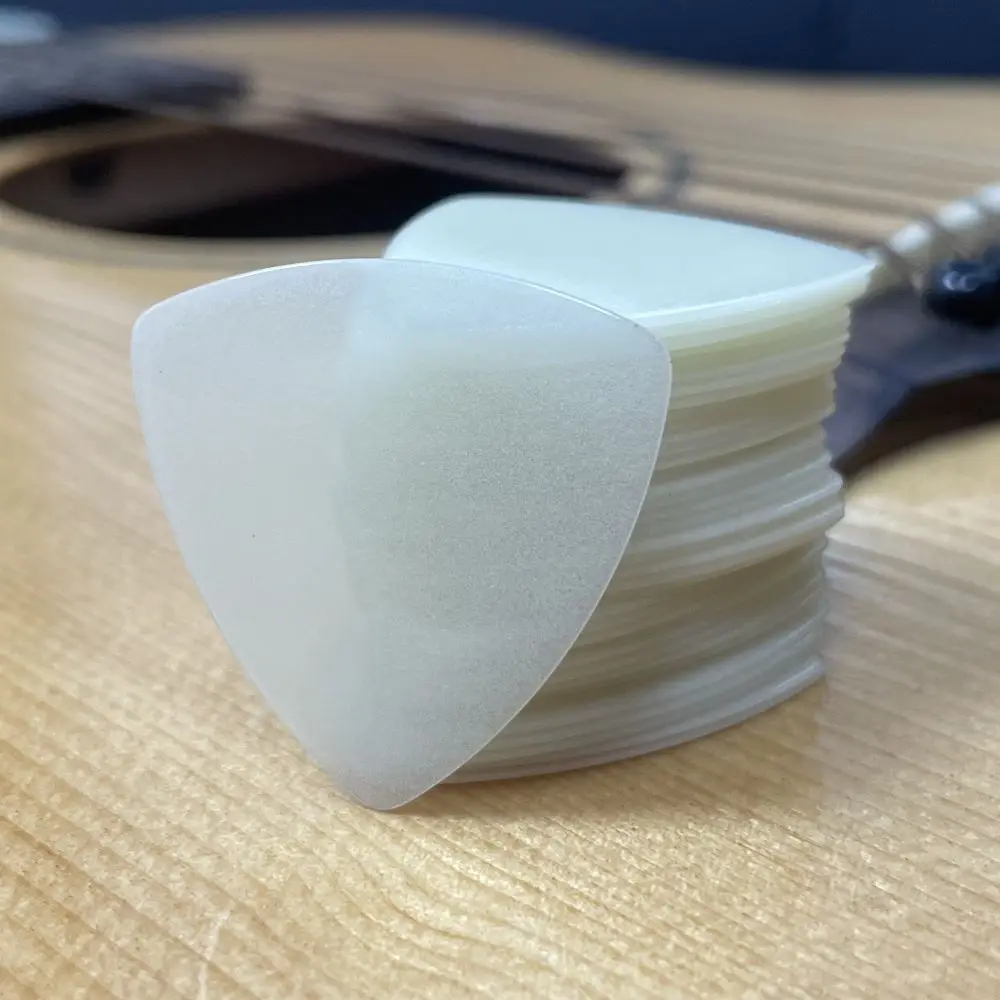 100pcs/lot Medium 0.71mm Celluloid Big Rounded Triangle Guitar Picks Glow in the Dark