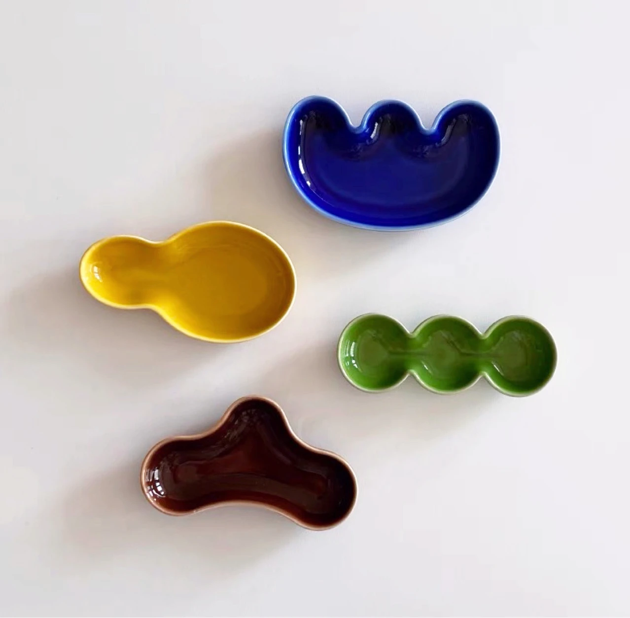Divided Dip Bowls Sauce Dish Set Sauce Plate 4 Colors Irregular Hand-kneaded Ceramic Dipping Flower Dish Colorful Glaze Lovely Japanese Hot Pot Dipping Flower Dish
