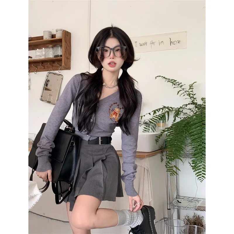 

Bear Embroidery Long Sleeve V-Neck Knit Sweater Suit Women's High Waist Pleated Skirt Short Skirt College Style Two-piece Set (S