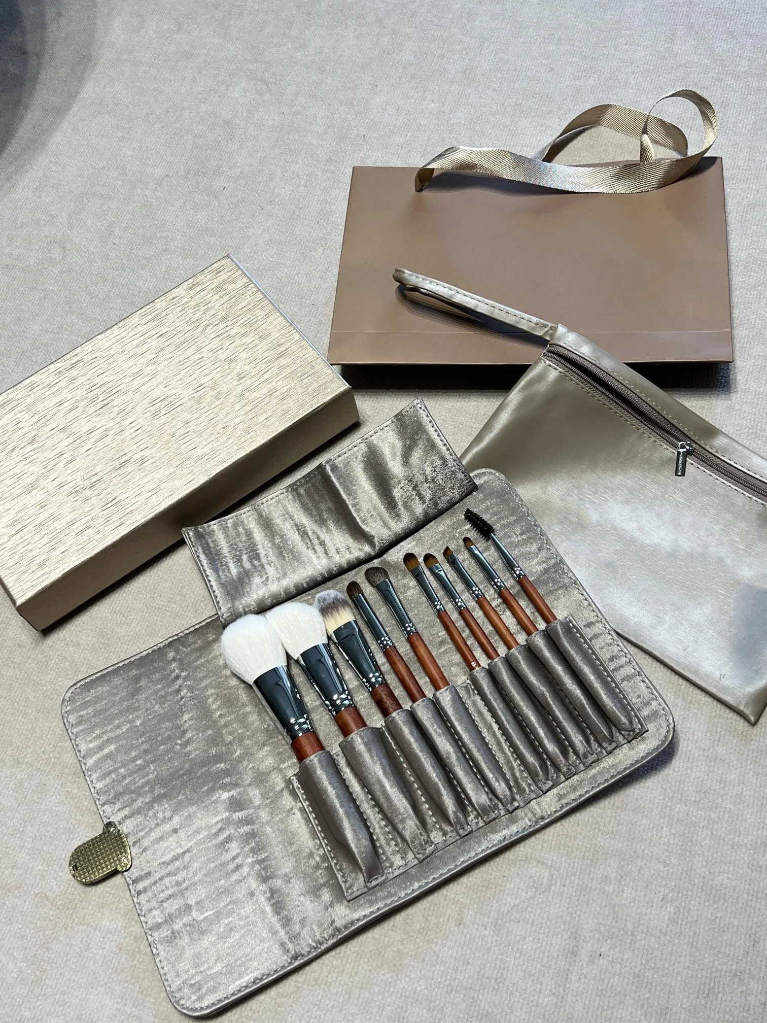 Makeup Brush High End Leather Bag Gentle Hair Super Fit Storage Elegant  Brand Quality Super Luxury Gifting Super Attractive