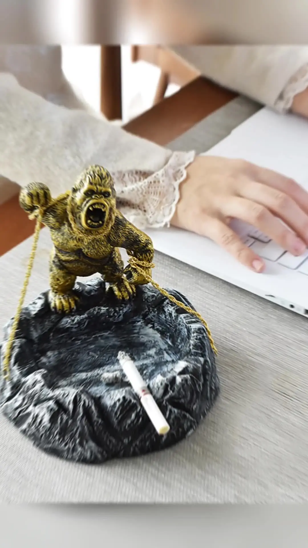 Gorilla King Kong Resin Ashtray – Unique Decorative Cigar & Weed Ashtray For Home
