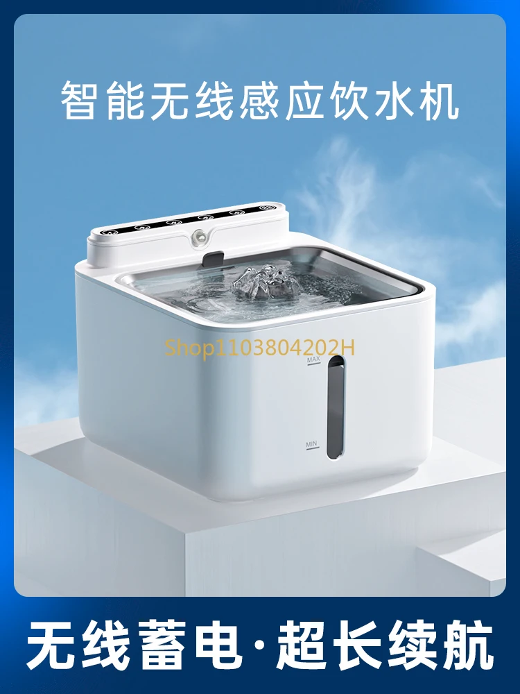 

Автоматический диспенсер для воды в виде кошки