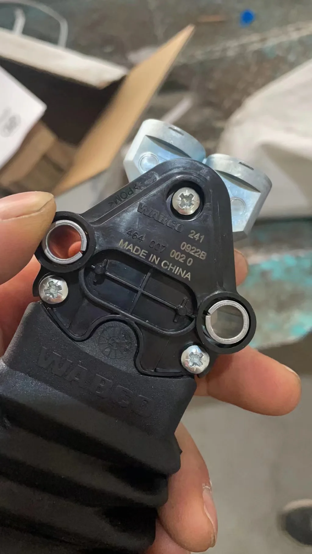 

4640070020 Leveling Valve
