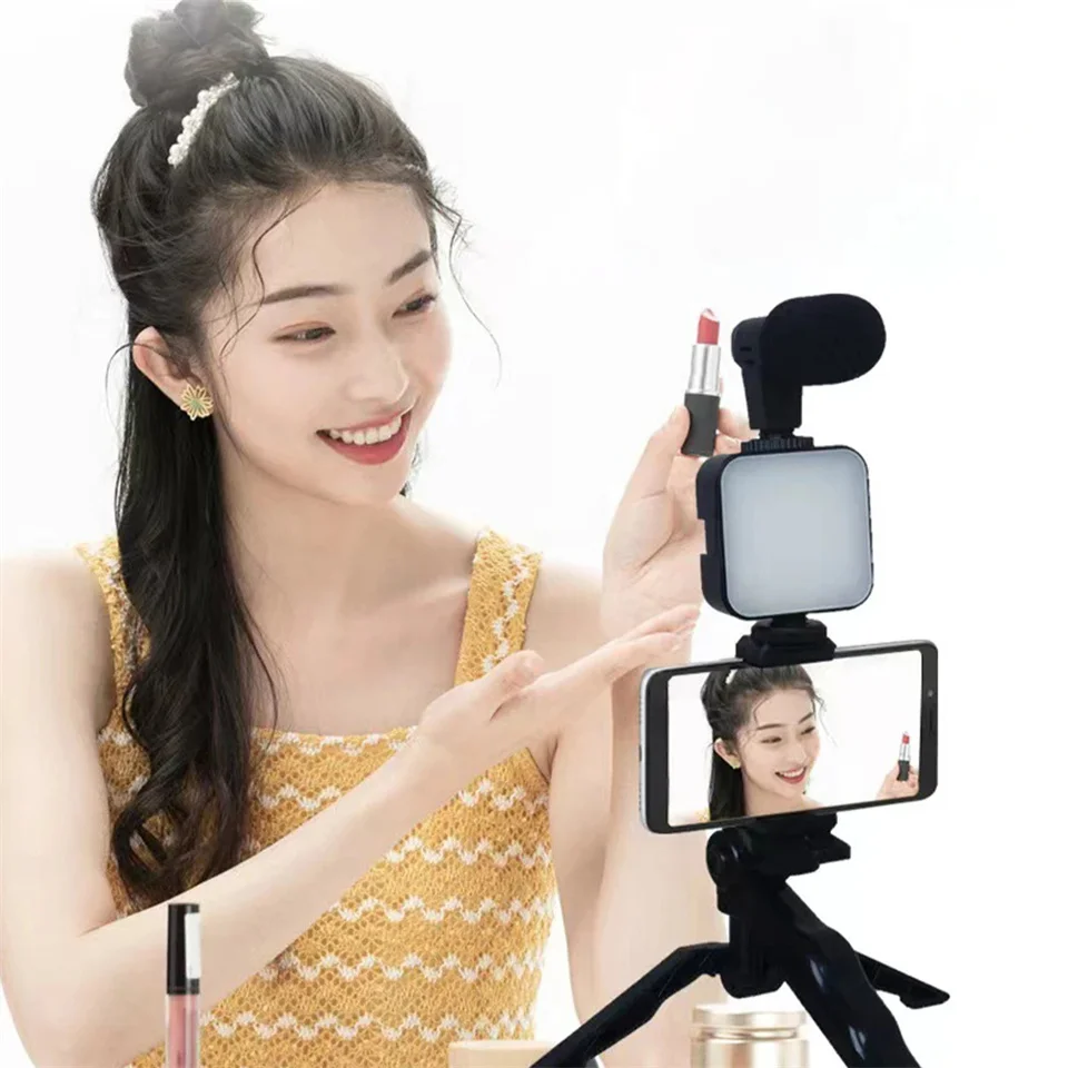 Description Picture 4 of itemSmartphone Vlogging Kit With Tripod Phone Holder Mini Microphone LED Fill Light Starter For TikTok Live Stream Video YouTube