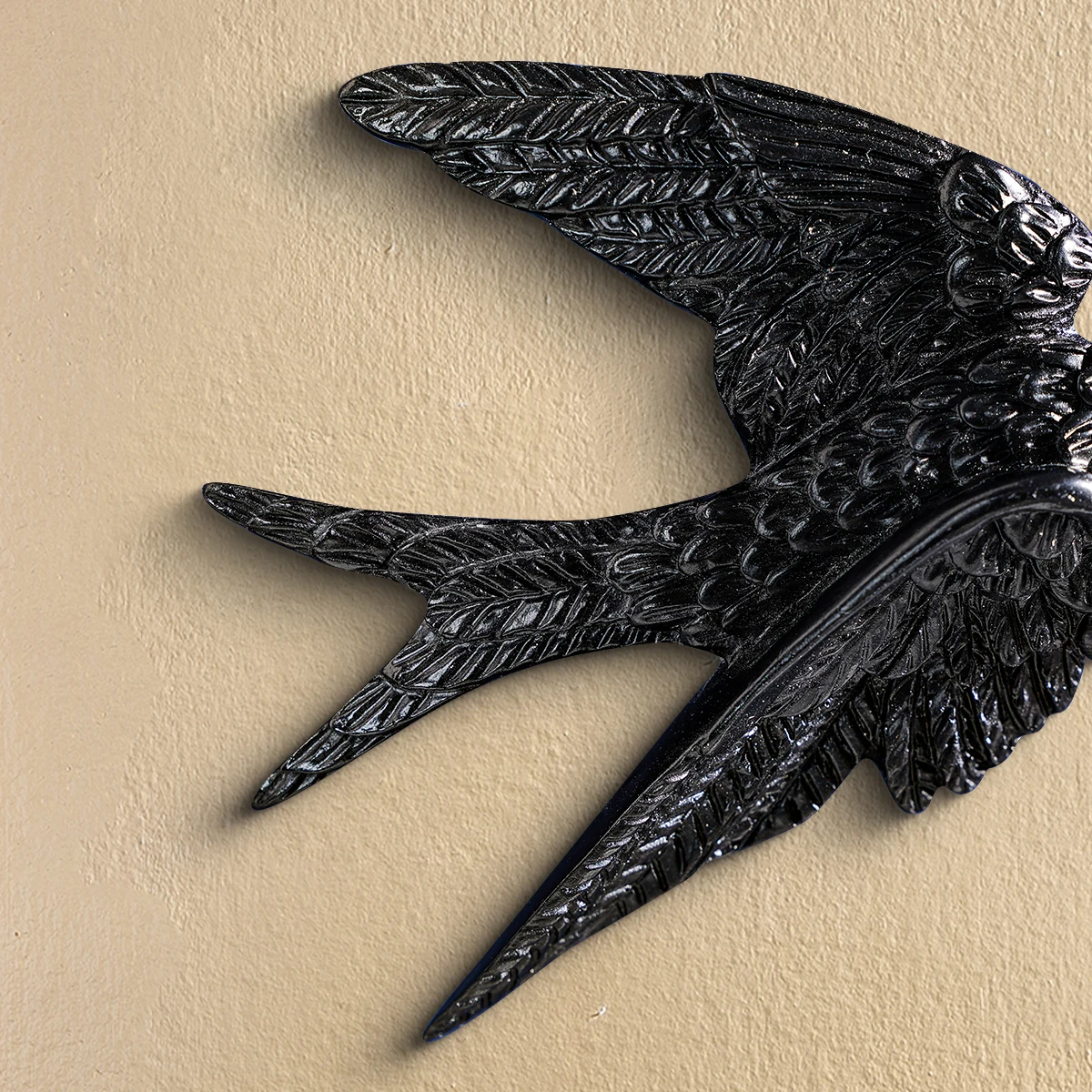 1PC, resin material swallow wall hanging, black and white flying swallow home wall decoration