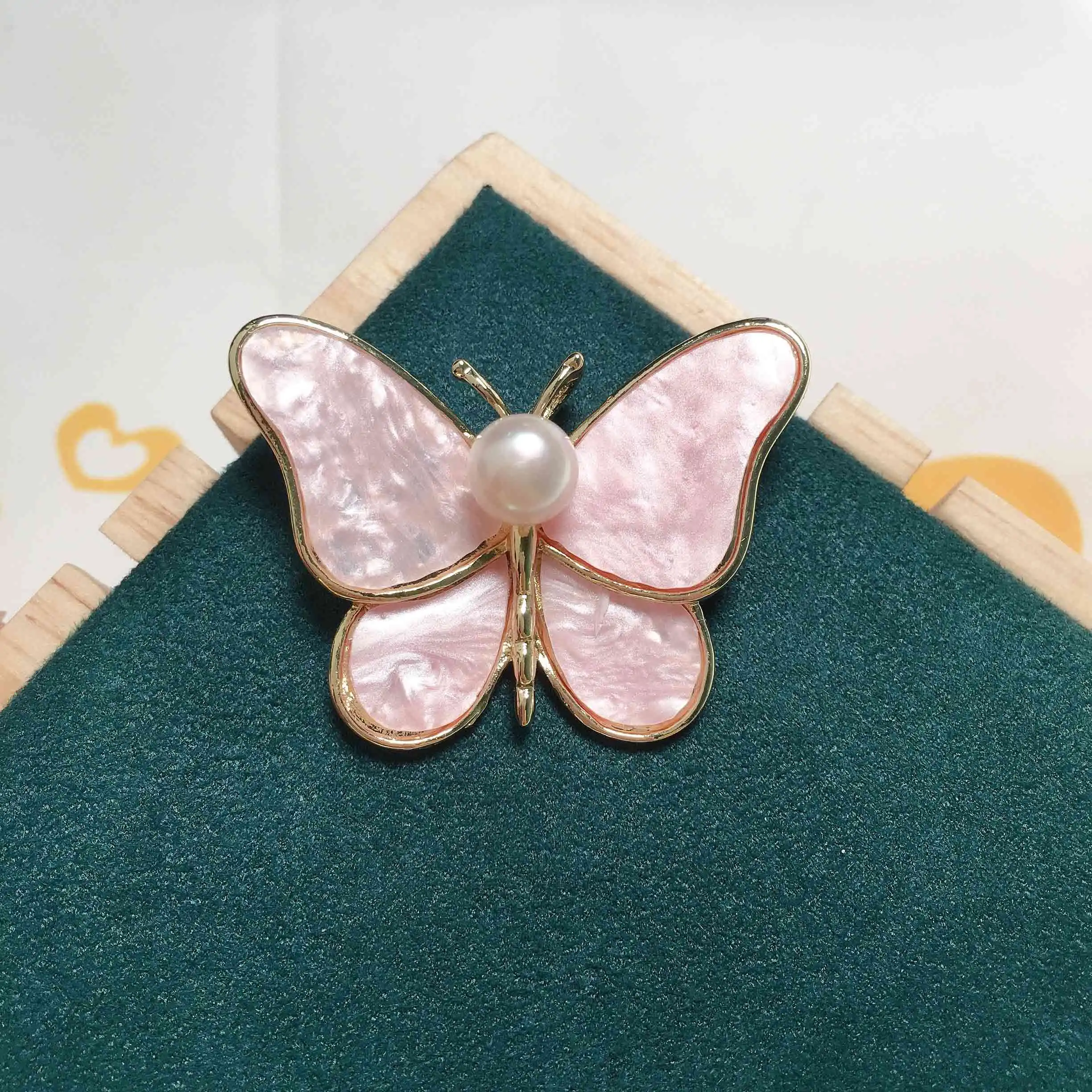 ZHBORUINI 2022 New Real Natural Freshwater Pearl Brooch Imitation Shell Butterfly Brooch Pins Corsage Pearl Jewelry For Women