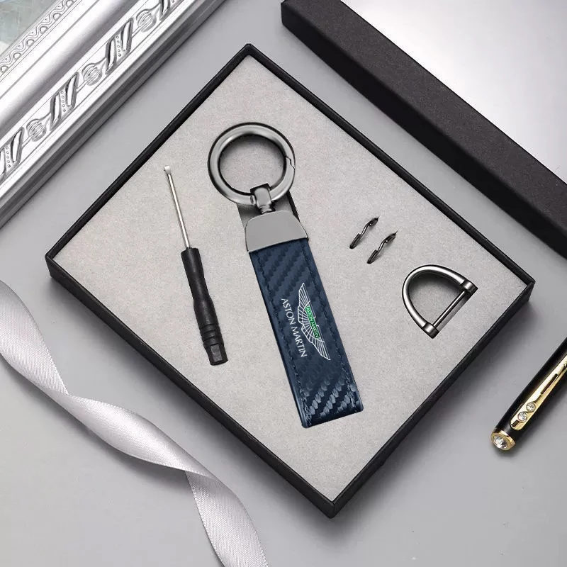 Aston Martin Carbon Fiber Look Sleutelhanger - Stijlvol accessoire voor heren en dames