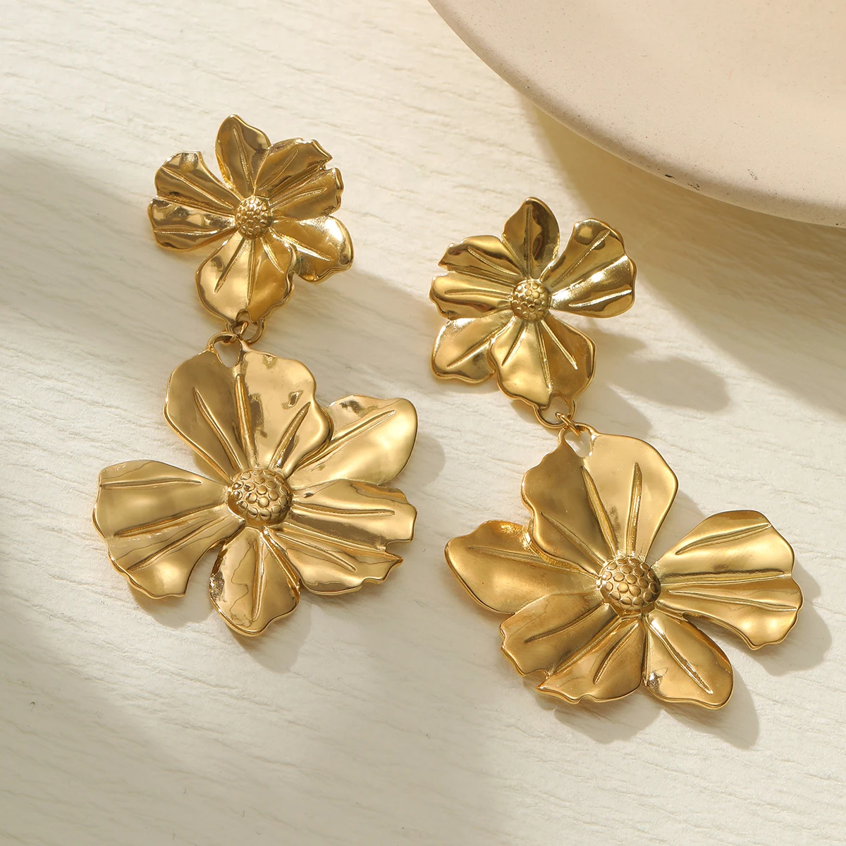 

Fashion Women Gold Plated Texture Sun Flower Stainless Steel Metal Drop Earrings Aretes Acero De Inoxidable Mujer