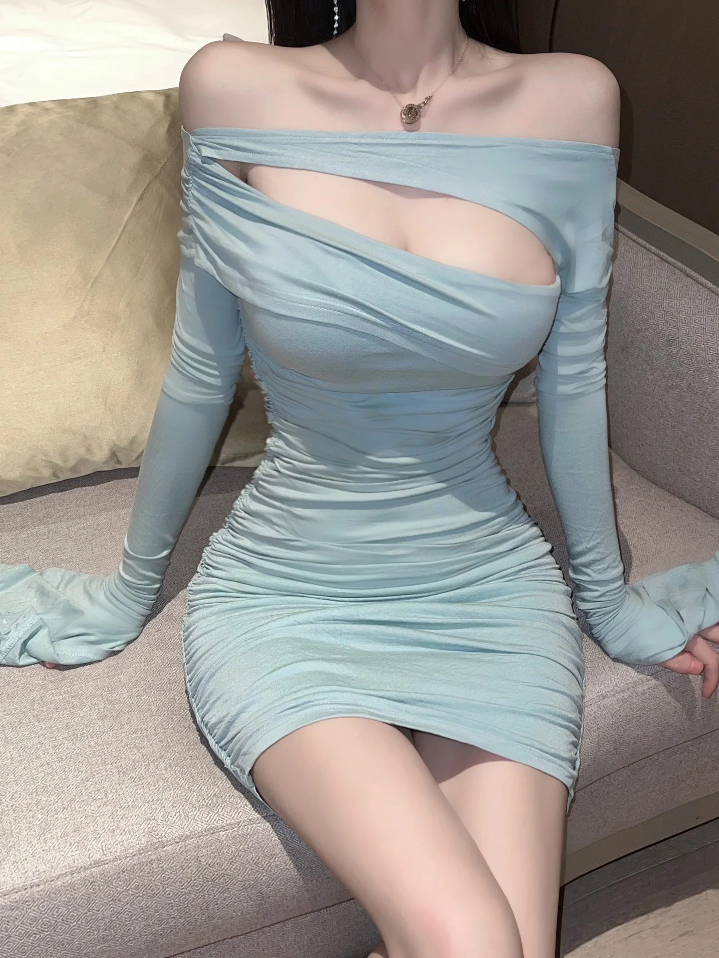 

Mature Elegant Blue New Fashion Charm Gentle Sexy One-shoulder Hollowed-out Flare Sleeve Pleated Buttock Dress For Women S127