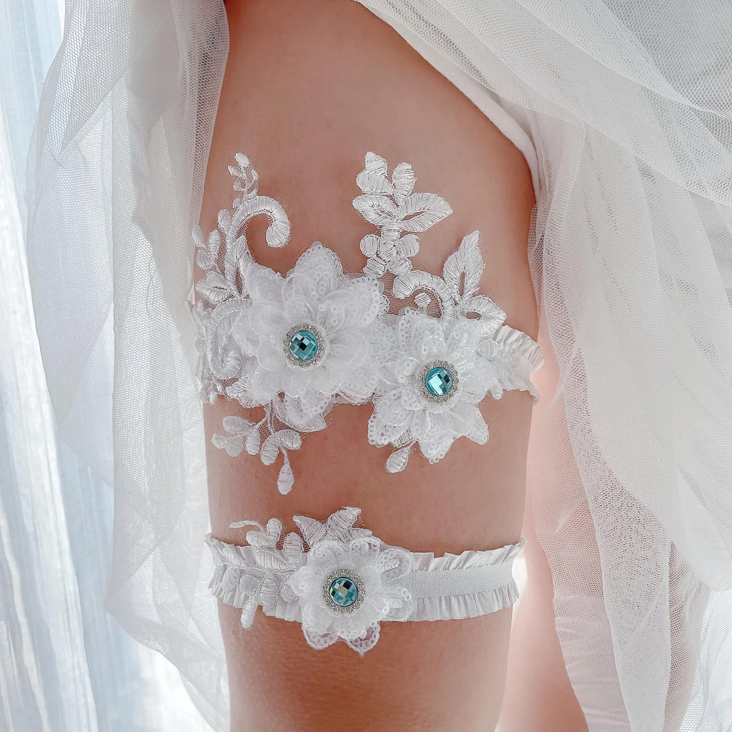 

White Appliques Wedding Garters for Bride Lace Blue Bridal Garter with Clear Blue Rhinestones 2023