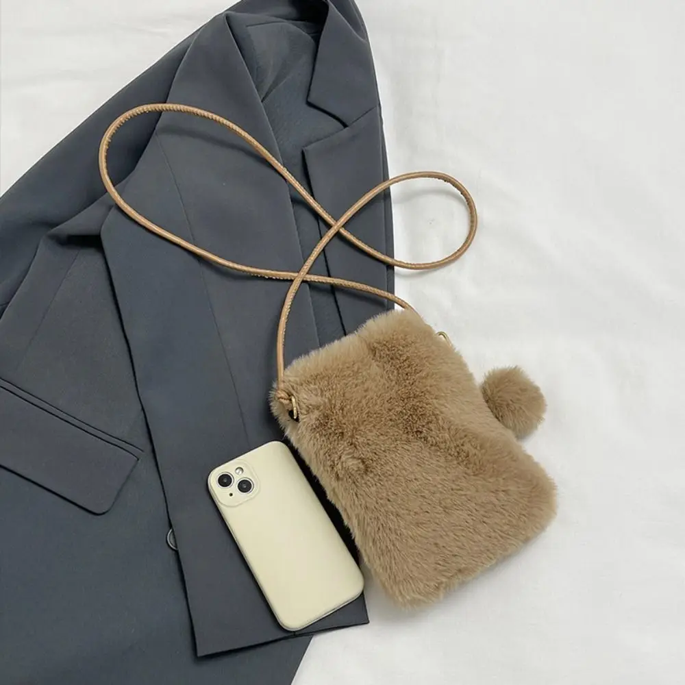Winter Plüsch Umhängetasche Kunstpelz Große Kapazität Umhängetasche Handytasche Weiche Einfarbige Reisetasche – Detail 4
